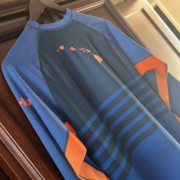 New Da Hui Cove Blue LS Rashguard was born in Hawaii by a group of surfers 🏄‍♂️ - Picture 8 of 9
